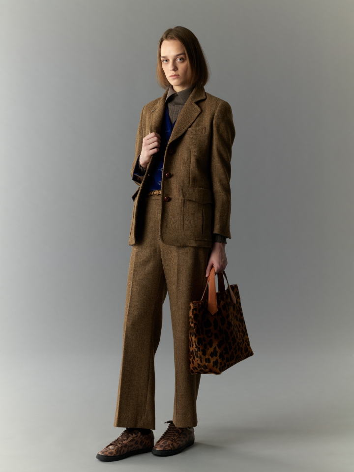 49AV JUNKO SHIMADA 2025AW COLLECTION vol.2 の服を着用しているモデル画像03