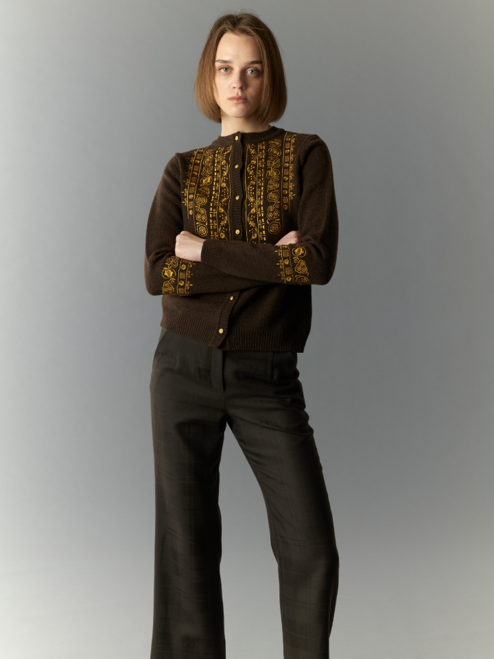 49AV JUNKO SHIMADA 2025AW COLLECTION vol.2 の服を着用しているモデル画像06