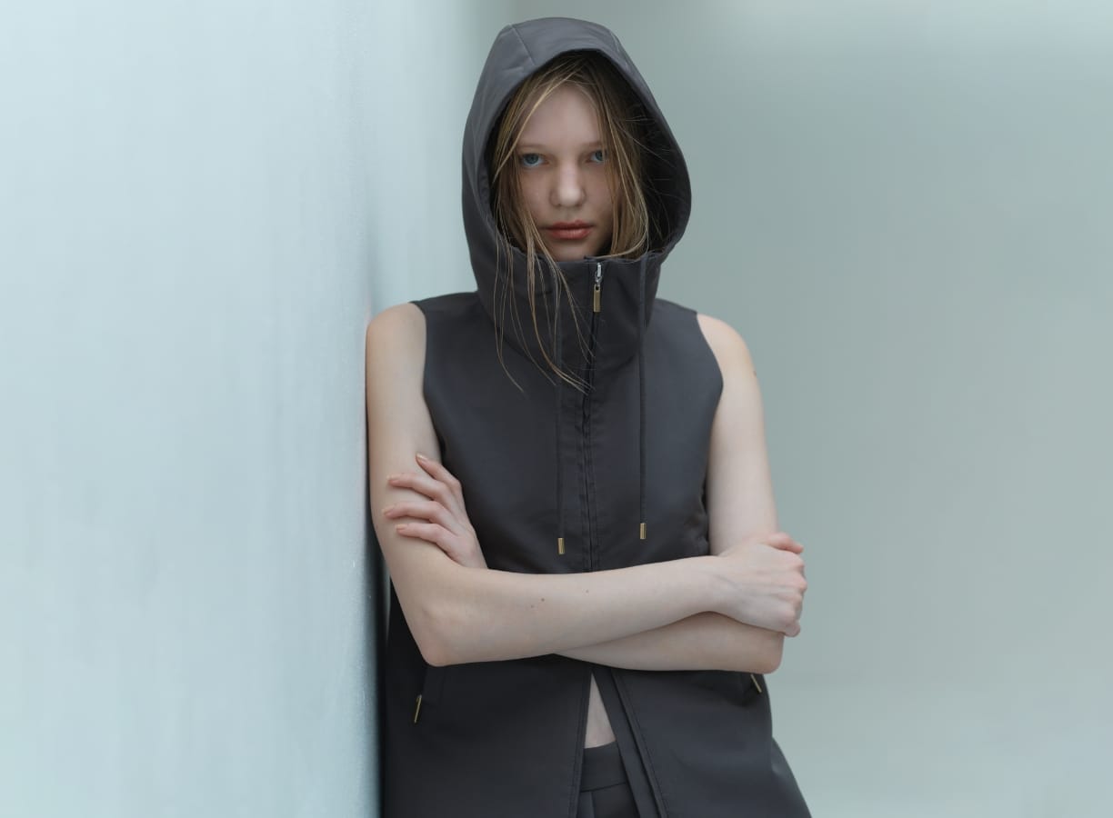 Jacketを着用した女性の写真