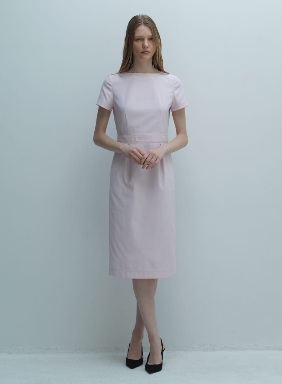 Dressを着用した女性の写真