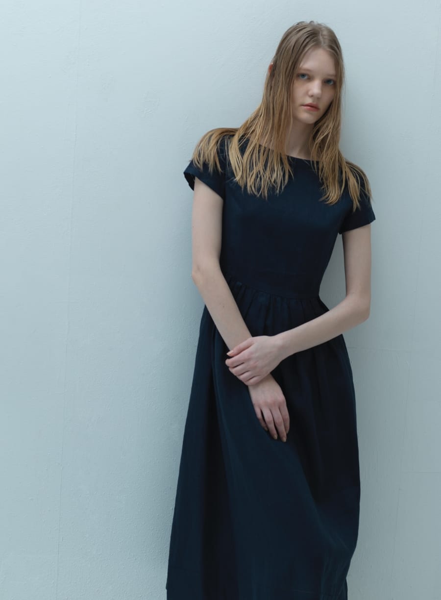 Dressを着用した女性の写真