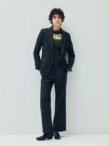 黒のジャケットセットアップのスタイリング