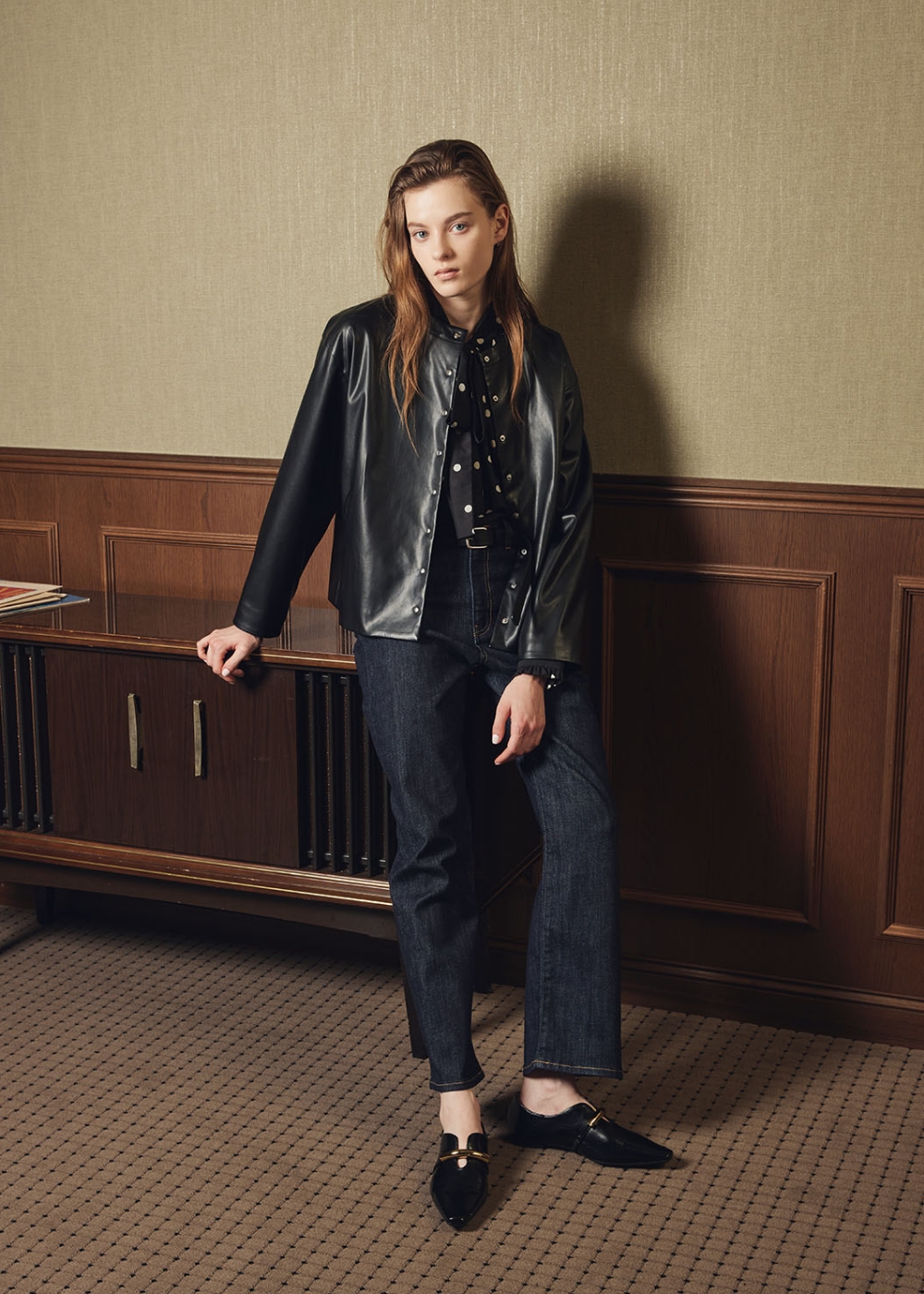 2025 AW COLLECTIONの洋服を着用している女性モデルの画像05