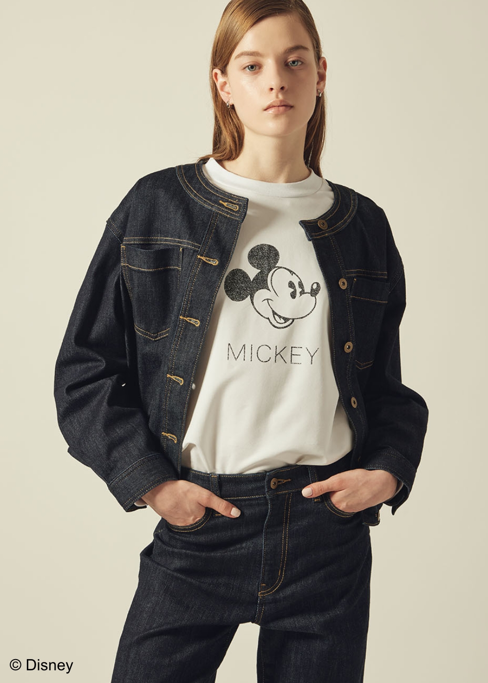 2025 AW COLLECTIONの洋服を着用している女性モデルの画像07