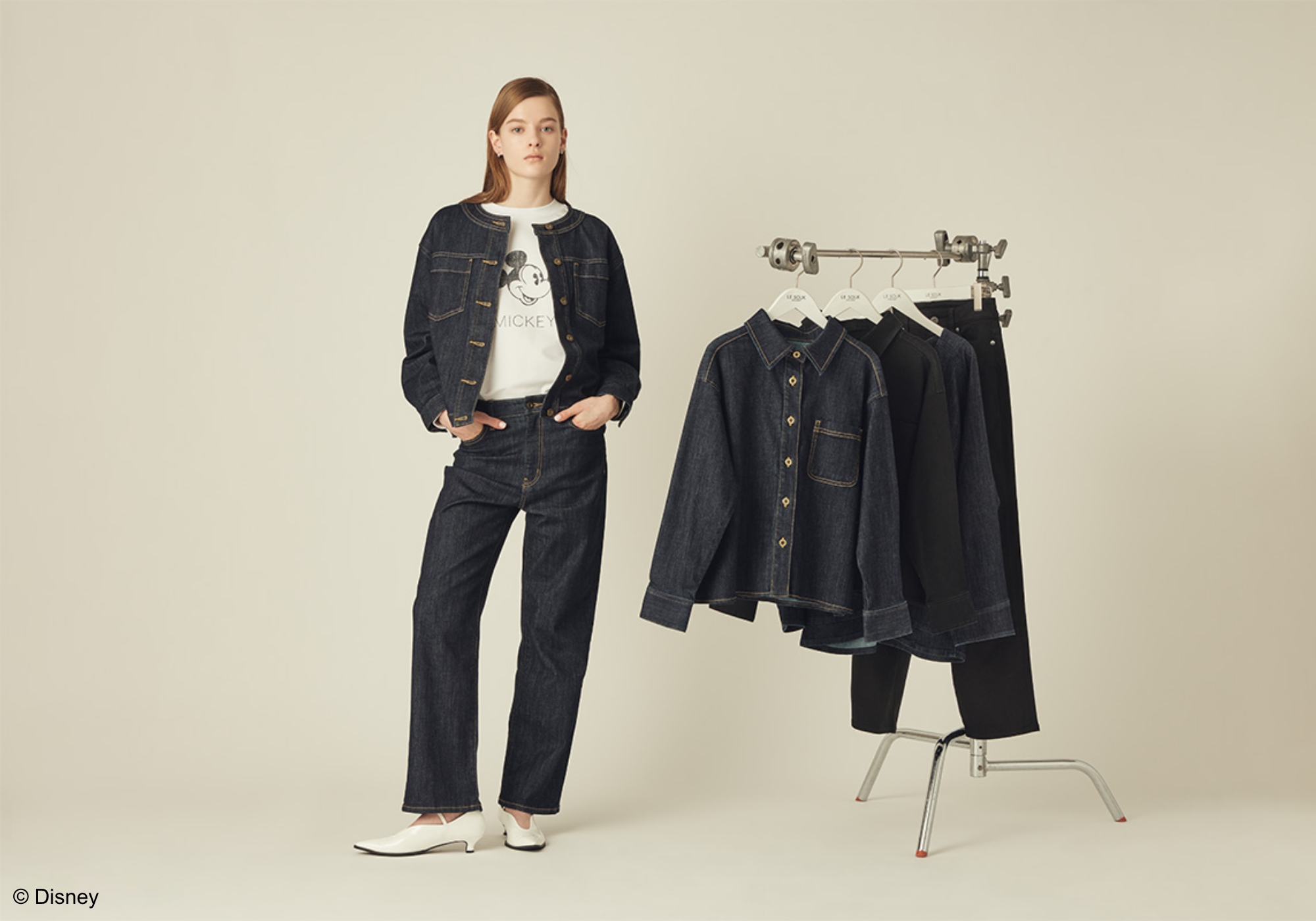2025 AW COLLECTIONの洋服を着用している女性モデルの画像09