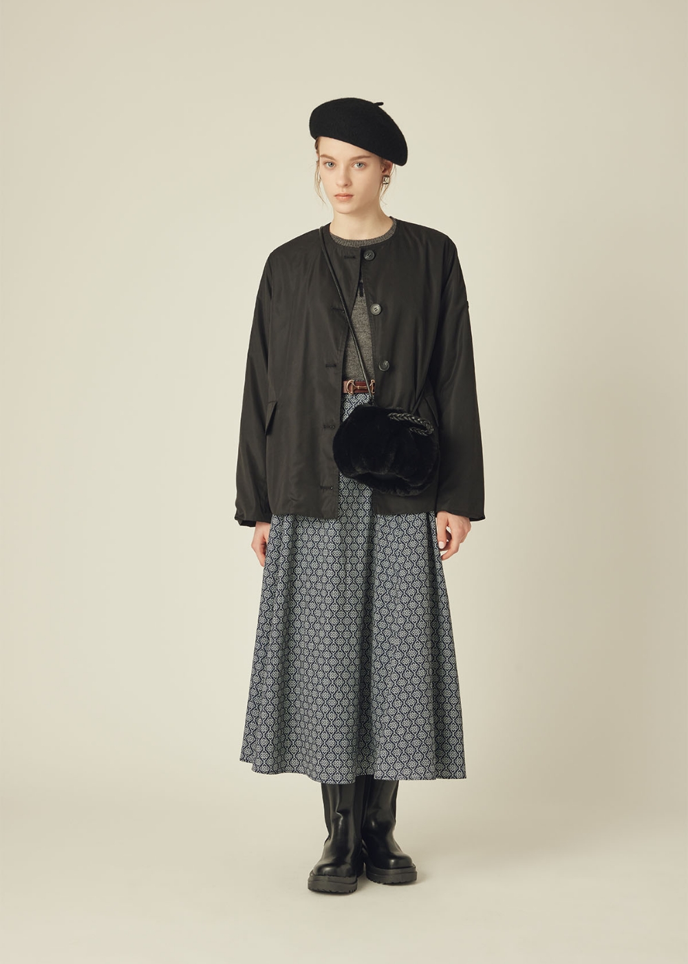 2025 AW COLLECTIONの洋服を着用している女性モデルの画像11