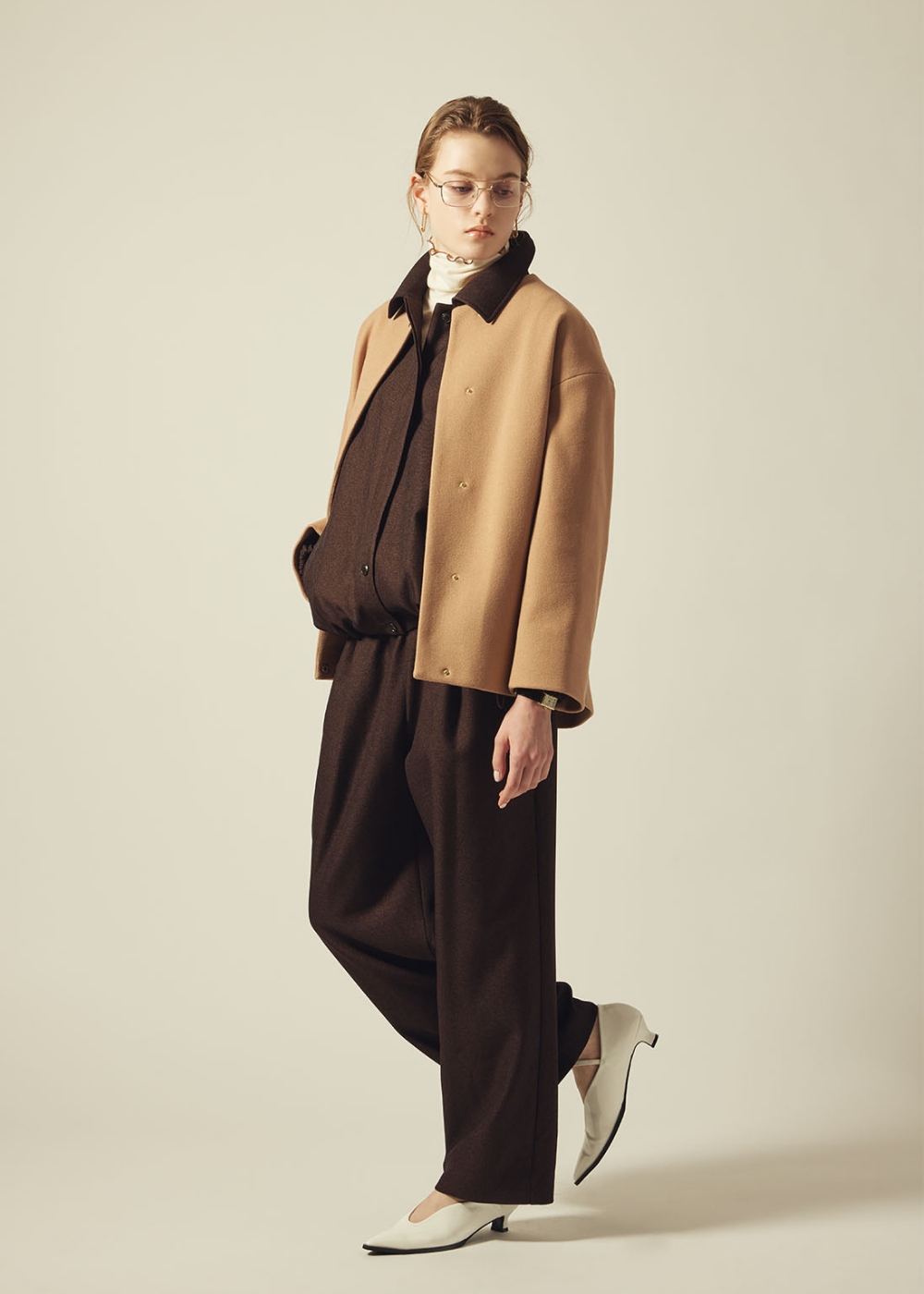 2025 AW COLLECTIONの洋服を着用している女性モデルの画像12