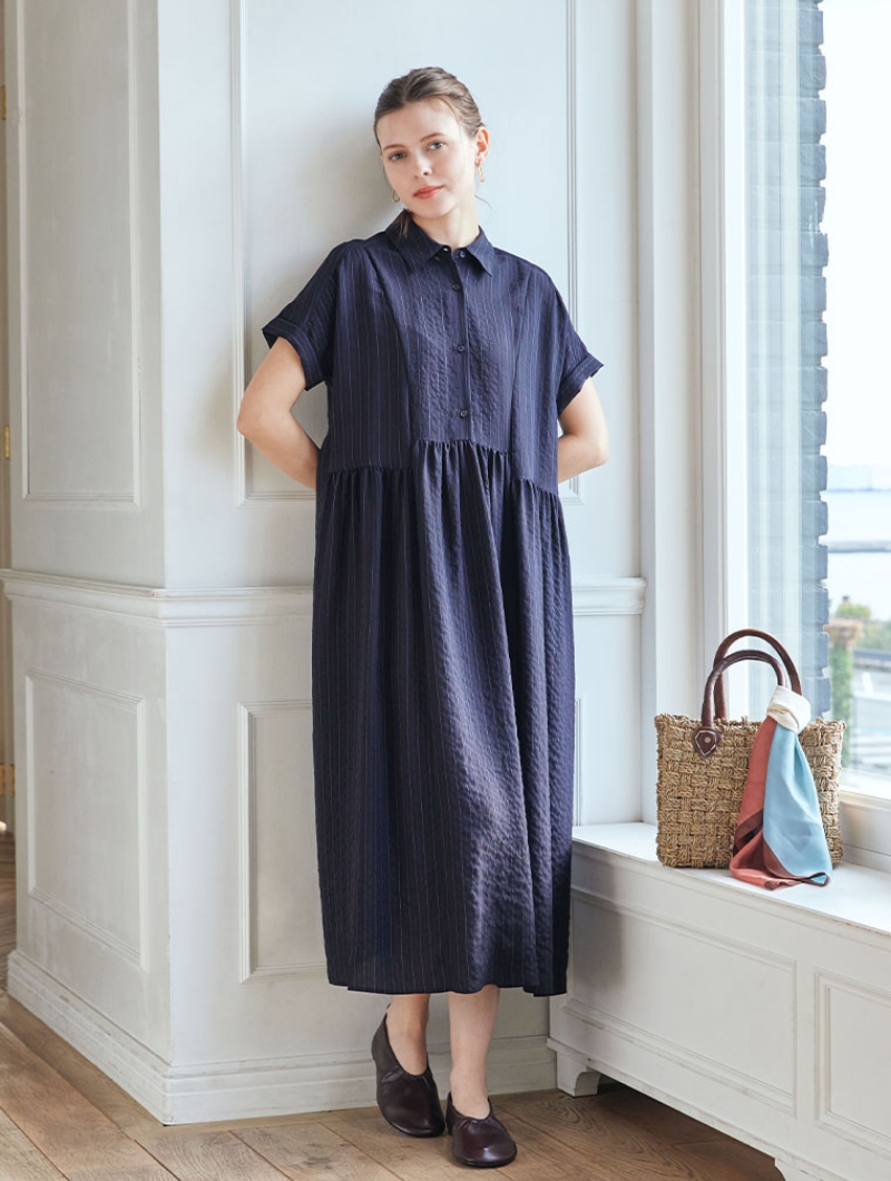 LE SOUK HOLIDAY 2026 Spring and Summer One-pieceを着用した女性の画像