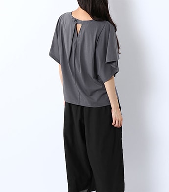 後ネックにスリット