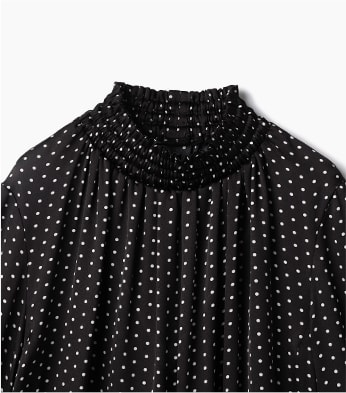 衿もとにゴムギャザーシャーリング