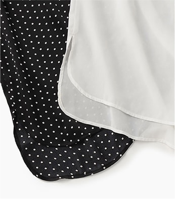 裾にはスリット開き